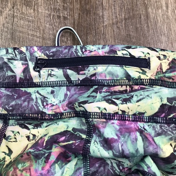 lululemon Iridescent Luxtreme Inspire Crop Size 6 - Picture 4 of 7